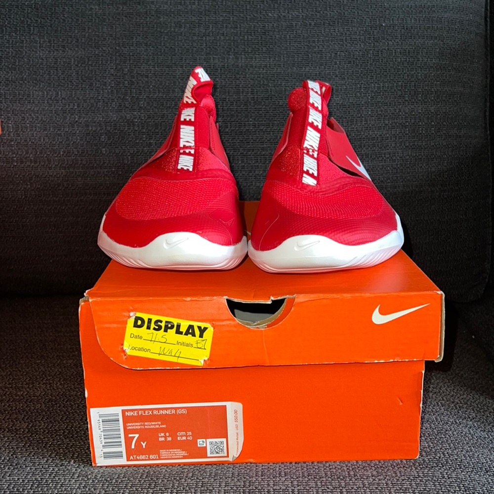 “Brand New” Nike flex runner(Grade School)